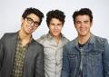 Jonas Brothers cực “phởn” trong phòng thu